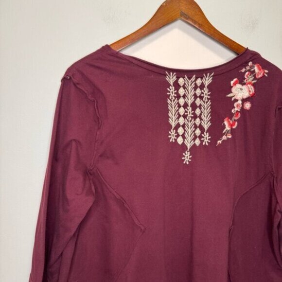 Johnny Was JW Los Angeles Embroidered Vneck Shark Bite Hem Tunic Top - Picture 11 of 12